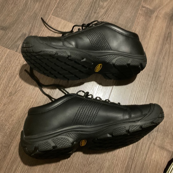 Men''s size 12 Keen's Oxford style non-slip shoes - Picture 2 of 5